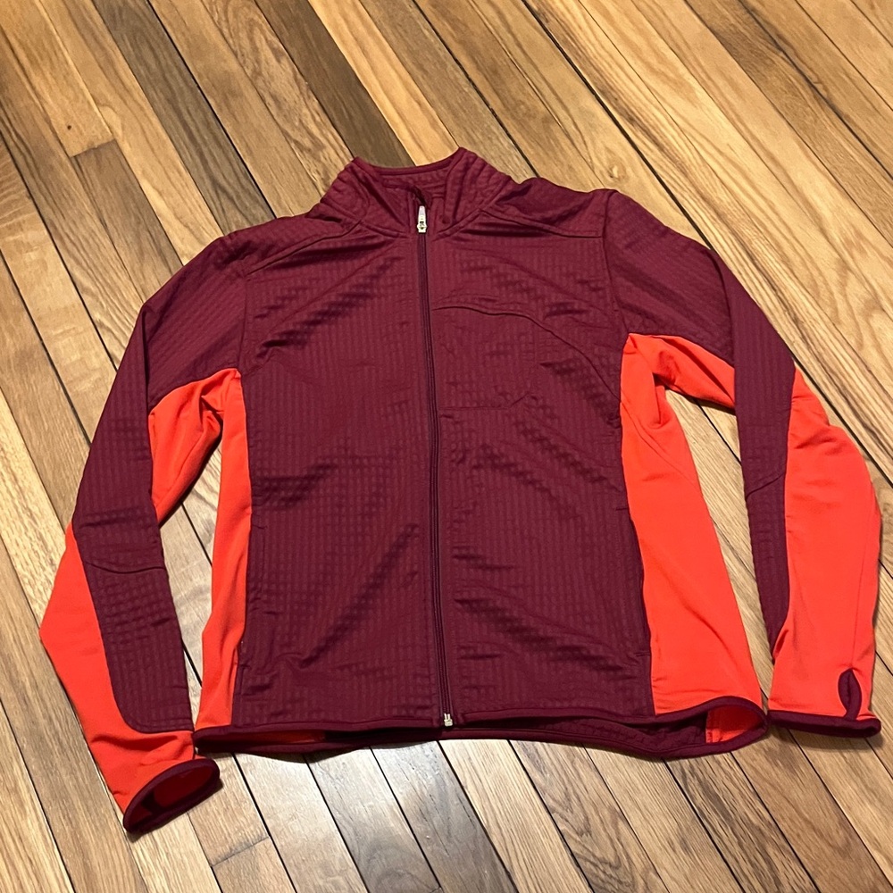 Nike Sphere Thermal Jacket in Deep Red